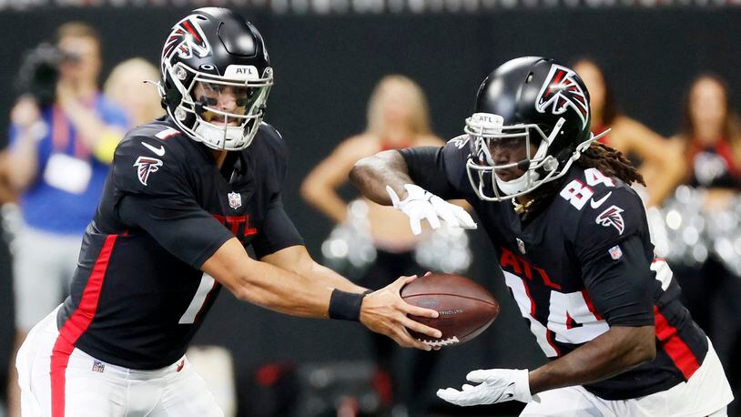 Falcons quarterback Marcus Mariota hands the ball to running back Cordarrelle Patterson earlier this season. Patterson, after rushing for a career-high 141 yards Sunday, did not practice Wednesday, according to the team’s official injury report. (Miguel Martinez / miguel.martinezjimenez@ajc.com)