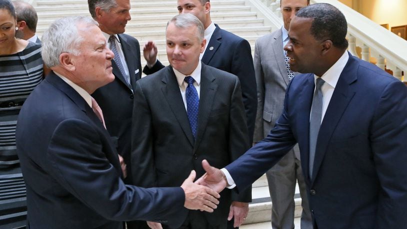 Gov. Nathan Deal and Atlanta Mayor Kasim Reed shake hands. BOB ANDRES / BANDRES@AJC.COM