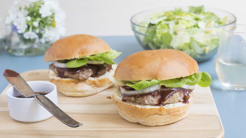 PeachDish meal kit company buys almost all its pork exclusively from Frolona Farms. The farm’s ground pork is used to make these PeachDish Sweet and Tangy Pork Burgers. (Photo credit: Kate Blohm)