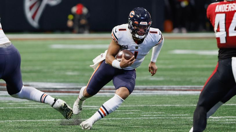 Chicago Bears quarterback Justin Fields (1) runs for a short gain during the fourth quarter of an NFL football game between the Atlanta Falcons and the Chicago Bears In Atlanta on Sunday, Nov. 20, 2022.  The Falcons won 27 -24. (Bob Andres for the Atlanta Journal Constitution)