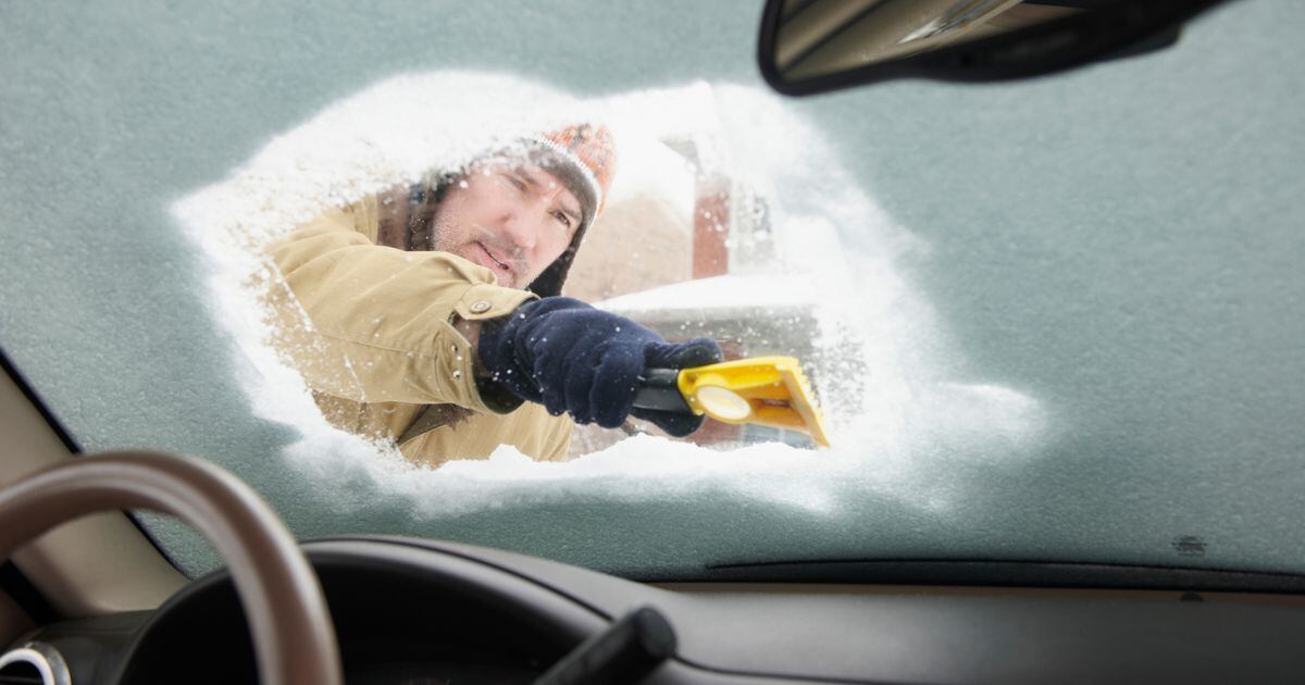 How to get ice off your car windshield fast 