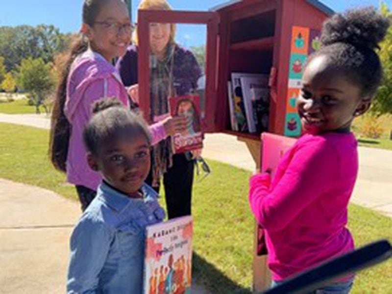 
Children and volunteers exchange books at the book exchange. 
Courtesy of Everybody Wins! Atlanta