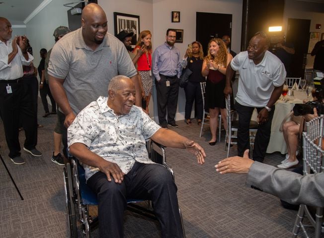 Photos: Hank Aaron shares wisdom, experiences with young athletes