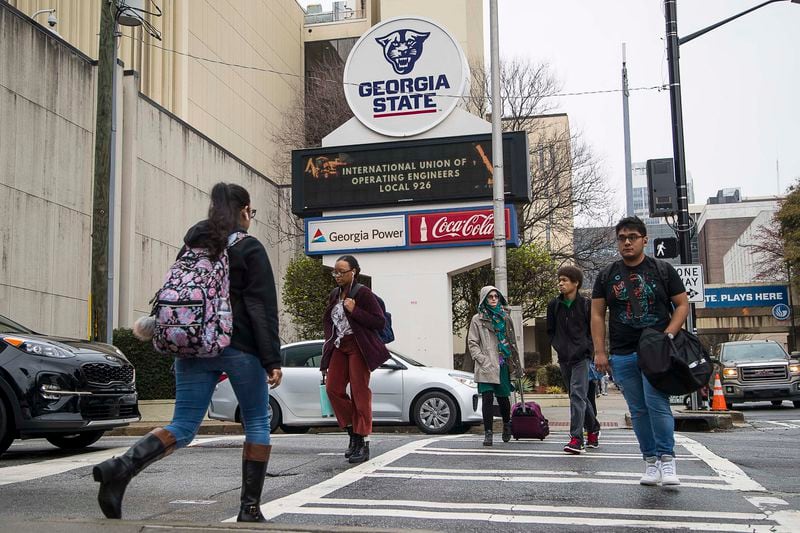 Students navigate Georgia State University's main campus in Atlanta, Tuesday, March 10, 2020, around the start of the coronavirus pandemic in Georgia.  (ALYSSA POINTER/ALYSSA.POINTER@AJC.COM)