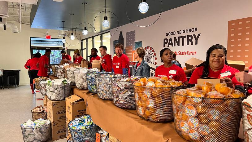 Last week, the Atlanta Hawks and State Farm partnered with Meals on Wheels Atlanta for ‘Stock the Pantry’ in advance of the Thanksgiving holiday. Through the event, the organizations joined to fight food insecurity by packing more than 650 boxes of food and handwritten holiday notes for seniors who are signed up to receive the meals.