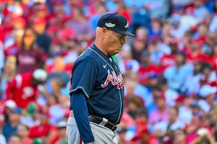 Braves manager Brian Snitker walks off the field after making a pitching change during the sixth inning Saturday in Game 4 of the NLDS against the host Phillies. (Hyosub Shin / Hyosub.Shin@ajc.com)