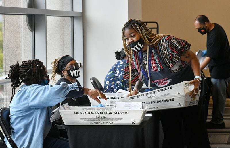 October 28, 2020 Atlanta - Fulton County Board of Registration and Elections workers process absentee ballots at State Farm Arena in Atlanta on Wednesday, October 28, 2020. (Hyosub Shin / Hyosub.Shin@ajc.com)