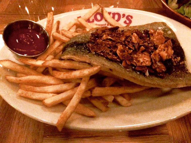 Review: From beer to pie, LLoyd’s captures spirit of classic diner-dive