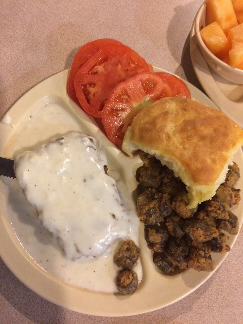 Country fried steak, fried okra, sliced tomatoes and cantaloupe at Doug’s Place Restaurant in Emerson. PHOTO CREDIT: Wendell Brock
