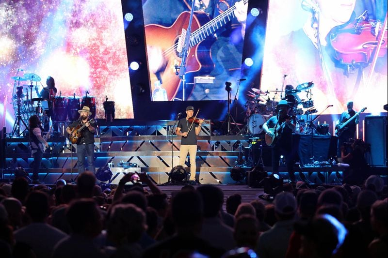 The Zac Brown Band churned out a ton of covers during their two-hour set on June 30, 2018. Photo: Robb Cohen Photography & Video/ www.RobbsPhotos.com