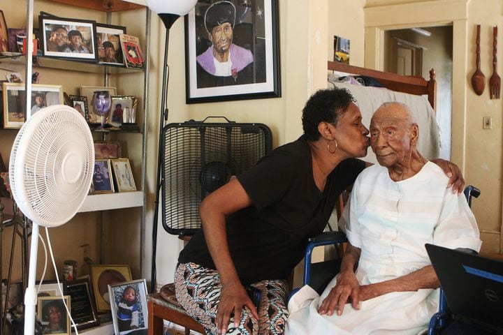 Photos: East Atlanta woman, 111, thrilled to meet Michelle Obama