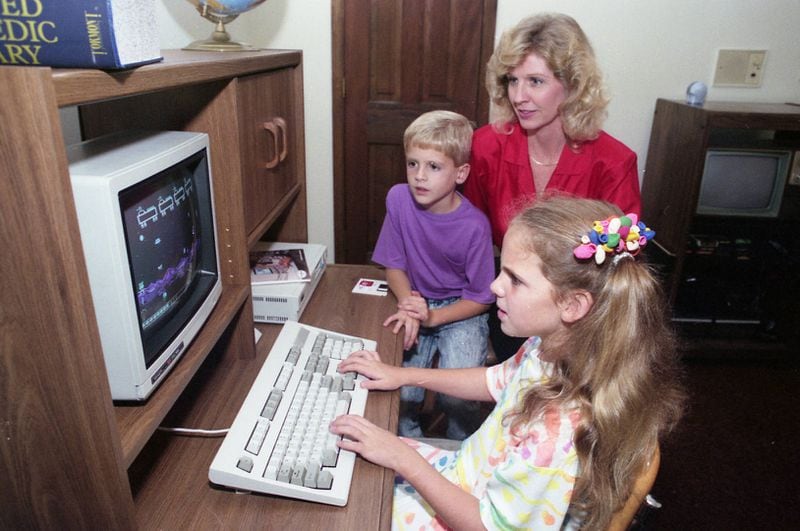 Emily Rogers and her children, of Gainesville, use their family’s first home computer on Oct. 9, 1990. “Up to now, most computers were aimed at serious users, now even people who were afraid of computers are buying them,” the caption read. Photo: Peter Schumacher.