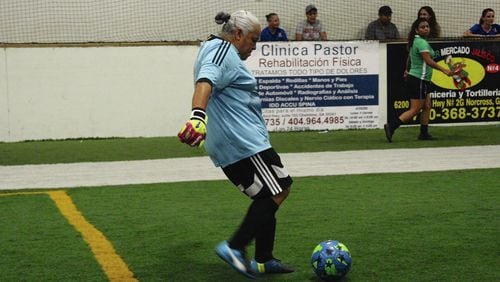 Gloria Rojas firmly believes that soccer is just the medicine that many women need. Samantha Díaz/MundoHispanico