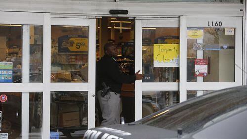 The Kroger at 1160 Moreland Ave. SE was temporarily closed Thursday while police investigated a robbery at the store. BOB ANDRES / BANDRES@AJC.COM