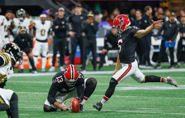 Atlanta Falcons place kicker Younghoe Koo kicks a fourth quarter field goal that put the Falcons two scores ahead in an NFL football game against New Orleans Saints in Atlanta on Sunday, Nov. 26, 2023.   (Bob Andres for the Atlanta Journal Constitution)