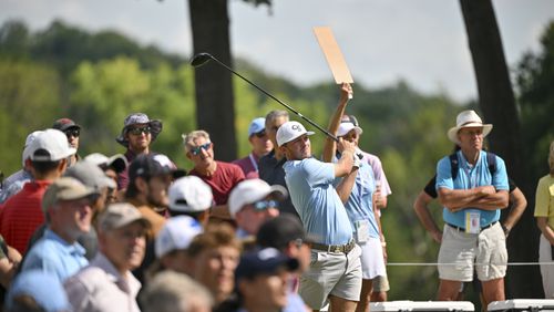 Ben Carr watches his drive on hole 27 during the final match at the 2022 U.S. Amateur at The Ridgewood Country Club in Paramus, N.J. on Sunday, Aug. 21, 2022. (Grant Halverson/USGA)