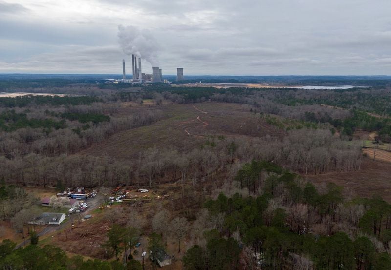 An aerial photograph shows Plant Scherer and its ash pond (right) in Juliette. HYOSUB SHIN / HYOSUB.SHIN@AJC.COM