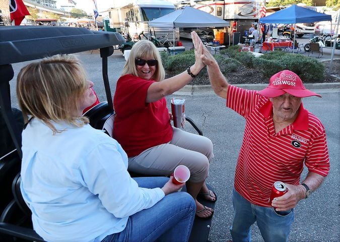 Photos: Georgia fans already fired up in Jacksonville