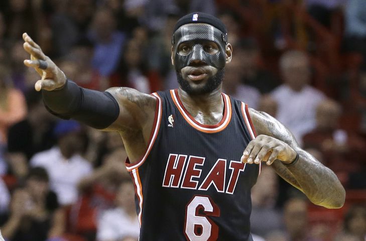 Photos: LeBron James drops black mask