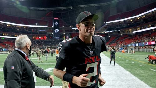Atlanta Falcons quarterback Matt Ryan (2) jogs off of the field after their loss against the New Orleans Saints 30-20 at Mercedes-Benz Stadium, Sunday, January 9, 2022, in Atlanta. JASON GETZ FOR THE ATLANTA JOURNAL-CONSTITUTION