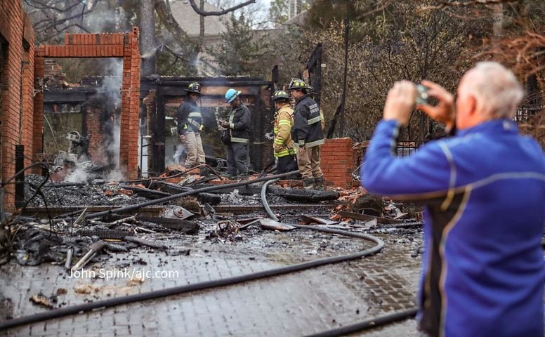 Crews extinguish massive fire that engulfed 3 Brookhaven homes