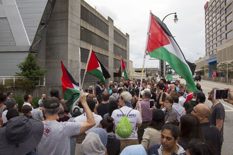 Protestors line the corner of Centennial Olympic Drive and Marietta Street at the emergency protest for the violence in Gaza in Downtown Atlanta, Georgia, on Tuesday, May 15, 2018. (REANN HUBER/REANN.HUBER@AJC.COM)