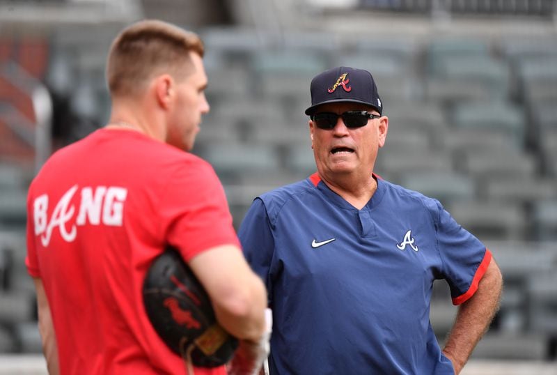 Braves manager Brian Snitker talks with Atlanta Braves first baseman Freddie Freeman (left) during a workout Wednesday, Oct. 6, 2021, at Truist Park in Atlanta prior to traveling to Milwaukee for Game 1 of the 2021 NLDS. (Hyosub Shin / Hyosub.Shin@ajc.com)