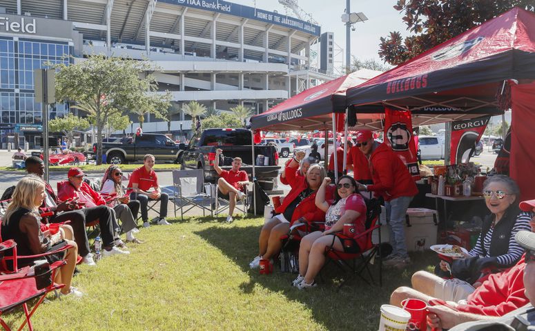 10/30/21 - Jacksonville - A multi-famly tailgate from Athens is set up outside the stadium at the annual NCCA  Georgia vs Florida game at TIAA Bank Field in Jacksonville.  They have been setting up in the same location for more than 20 years.   Bob Andres / bandres@ajc.com