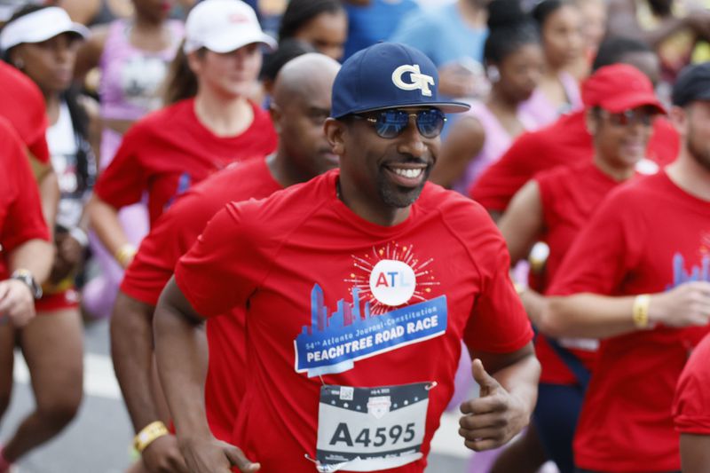 Atlanta Mayor Andre Dickens takes off at the start of the 54th running of the Atlanta Journal-Constitution Peachtree Road Race in Atlanta on Tuesday, July 4, 2023. (Miguel Martinez / Miguel.Martinezjimenez@ajc.com)