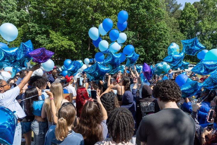 Balloon release for Dunwoody High student
