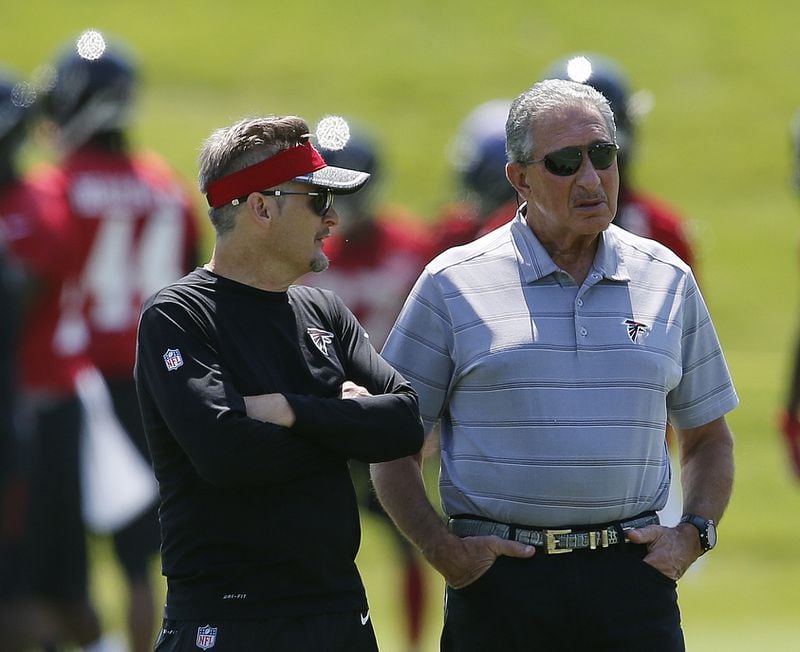  Atlanta Falcons owner Arthur Blank, right, talks with general manager Thomas Dimitroff during NFL minicamp football Thursday, June 15, 2017, in Flowery Branch, Ga. (AP Photo/John Bazemore)