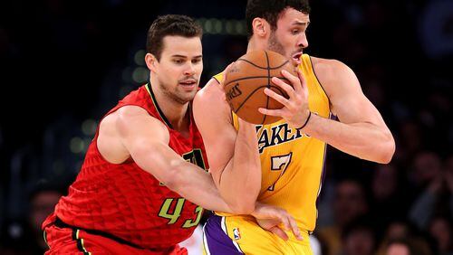 LOS ANGELES, CA - MARCH 04: Kris Humphries #43 of the Atlanta Hawks defends against Larry Nance Jr. #7 of the Los Angeles Lakers during the second half of a game at Staples Center on March 4, 2016 in Los Angeles, California. NOTE TO USER: User expressly acknowledges and agrees that, by downloading and or using this photograph, User is consenting to the terms and conditions of the Getty Images License Agreement. (Photo by Sean M. Haffey/Getty Images)