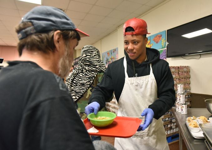Photos: Helping homeless during Super Bowl