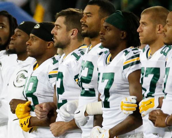 How  Packers, Bears handled national anthem