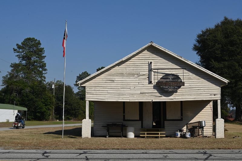 Exterior of a long-since closed store in Edgehill, the smallest incorporated city in Georgia. Local resident Mitch Raley owns the building and wonders about one of his children eventually operating a business out of it. (Hyosub Shin / Hyosub.Shin@ajc.com)