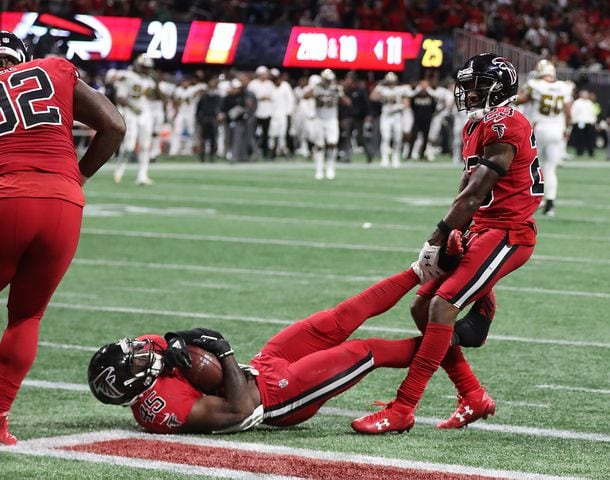Photos: Falcons hold on, beat the Saints