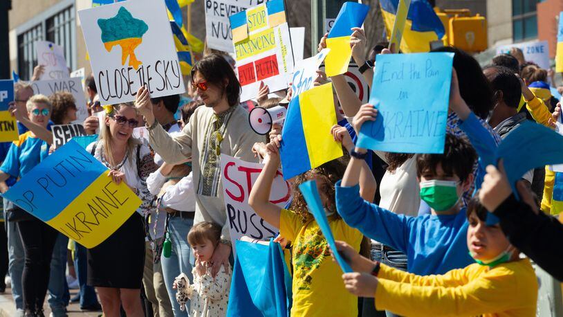 A crowd gathers along Centennial Park Drive near CNN Center during a rally organized by the Ukrainian Community of Atlanta on Saturday, March 5, 2022. (Photo by Steve Schaefer for The Atlanta Journal-Constitution)