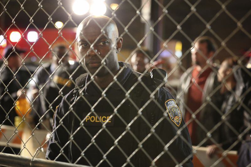  Containment -- "Pilot" -- Image Number: CON101b_0116.jpg -- Pictured: David Gyasi as Major Lex Carnahan -- Photo: Quantrell Colbert/The CW -- ÃÂ© 2016 The CW Network, LLC. All rights reserved.