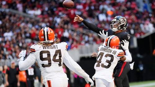 Atlanta Falcons quarterback Marcus Mariota, top right, passes under pressure from Cleveland Browns safety John Johnson III (43) during the second quarter at Mercedes-Benz Stadium on Oct. 2, 2022, in Atlanta. (Miguel Martinez/Atlanta Journal-Constitution/TNS)