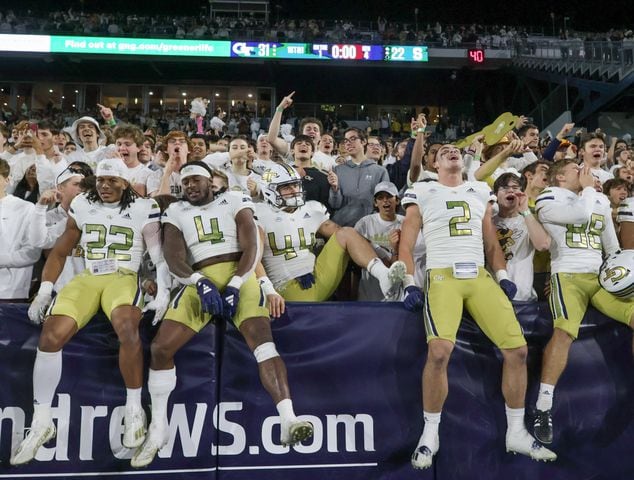 Georgia Tech players celebrate after beating Syracuse, 31-22, in Atlanta on Saturday, Nov. 18, 2023.  (Bob Andres for the Atlanta Journal Constitution)