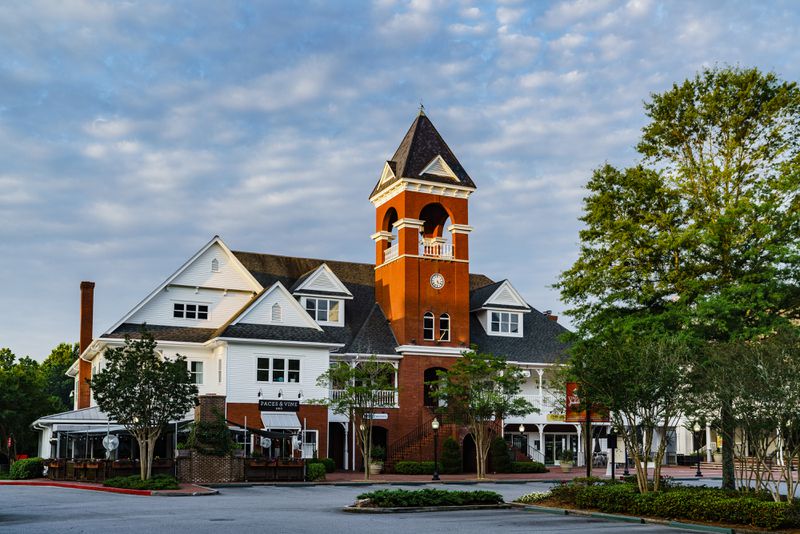 Vinings Jubilee is similar to a town center, with lots of boutiques, spas and restaurants. Courtesy of Paces Properties