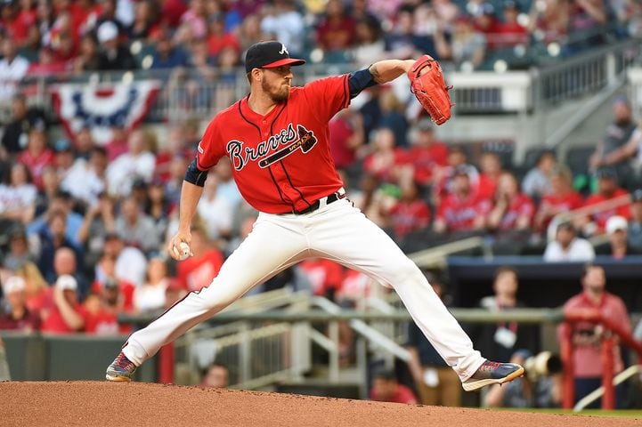 Photos: Braves break out red uniforms, host Marlins