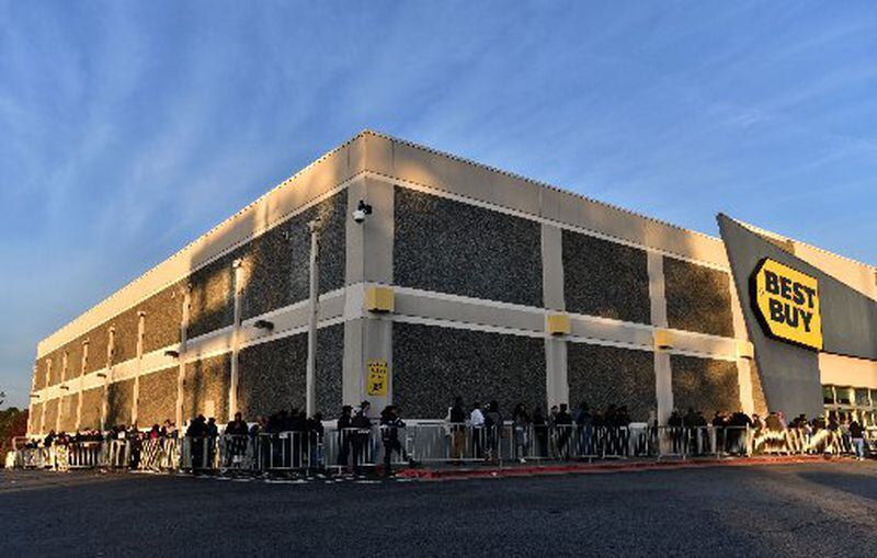 November 25, 2016 Duluth - Black Friday shoppers stand in line as they wait for the door opens at 8 a.m. at Best Buy in Duluth on Friday, November 25, 2016. HYOSUB SHIN / HSHIN@AJC.COM
