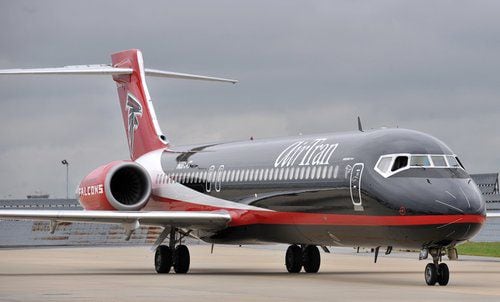 Airtran debuts Falcons-theme airplane
