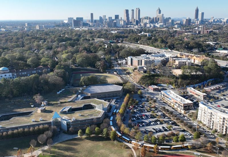 Aerial photograph shows Maynard Holbrook Jackson High School, located near I-20 (background right), on Thursday, November 17, 2022. The project, titled “Monitoring Air Pollution in Underserved South Atlanta (MAP-USA),” was recently awarded a nearly $500,000 grant by the federal Environmental Protection Agency and is one of two air pollution research campaign in the Atlanta-area that received new funding from the agency. (Hyosub Shin / Hyosub.Shin@ajc.com)