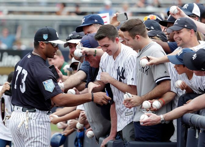 Photos: Braves fall to Yankees in eventful spring game