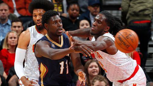 Jrue Holiday (center) the New Orleans Pelicans passes the ball against Taurean Prince (right) and DeAndre Bembry (left) of the Atlanta Hawks at Philips Arena on November 22, 2016 in Atlanta, Georgia. (Photo by Kevin C. Cox/Getty Images)