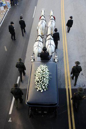 Presidents Obama, Clinton attend Byrd funeral