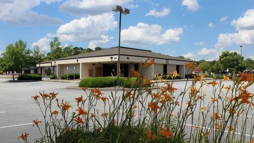 Snellville's post office will move to a former SunTrust Bank branch to make room for Snellville's Towne Center project.