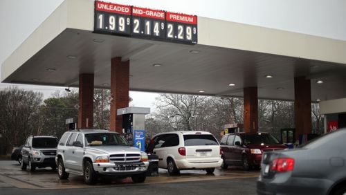 Cars jockey for position while trying to fill up on cheap gas at the Kroger on Moreland Avenue on Friday afternoon January 23, 2015. BEN GRAY / BGRAY@AJC.COM
